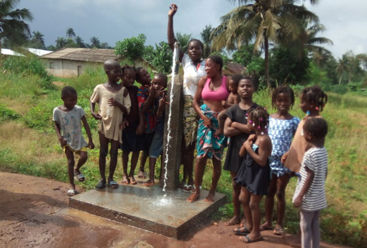 El poblado de Ouro, al sudoeste de Costa de Marfil ya cuenta con un sistema de energía solar que lleva agua potable cerca de sus hogares.